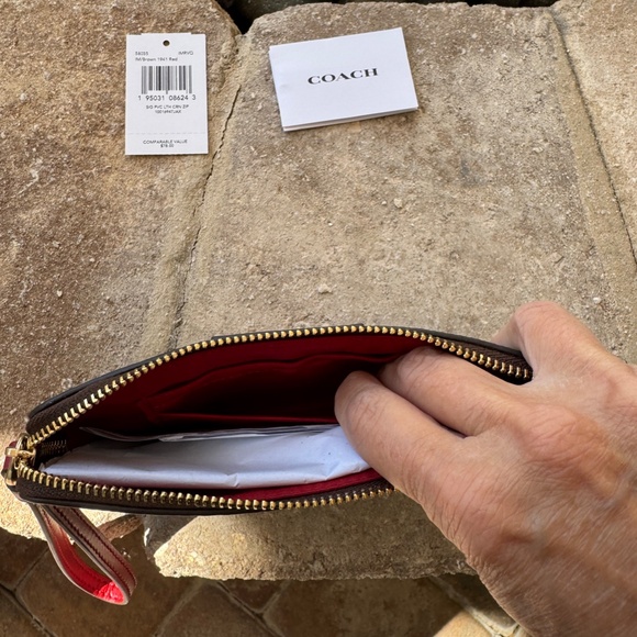 NEW WITH TAGS COACH SIGNATURE ZIP AROUND POUCH/ WRISTLET - Picture 6 of 6